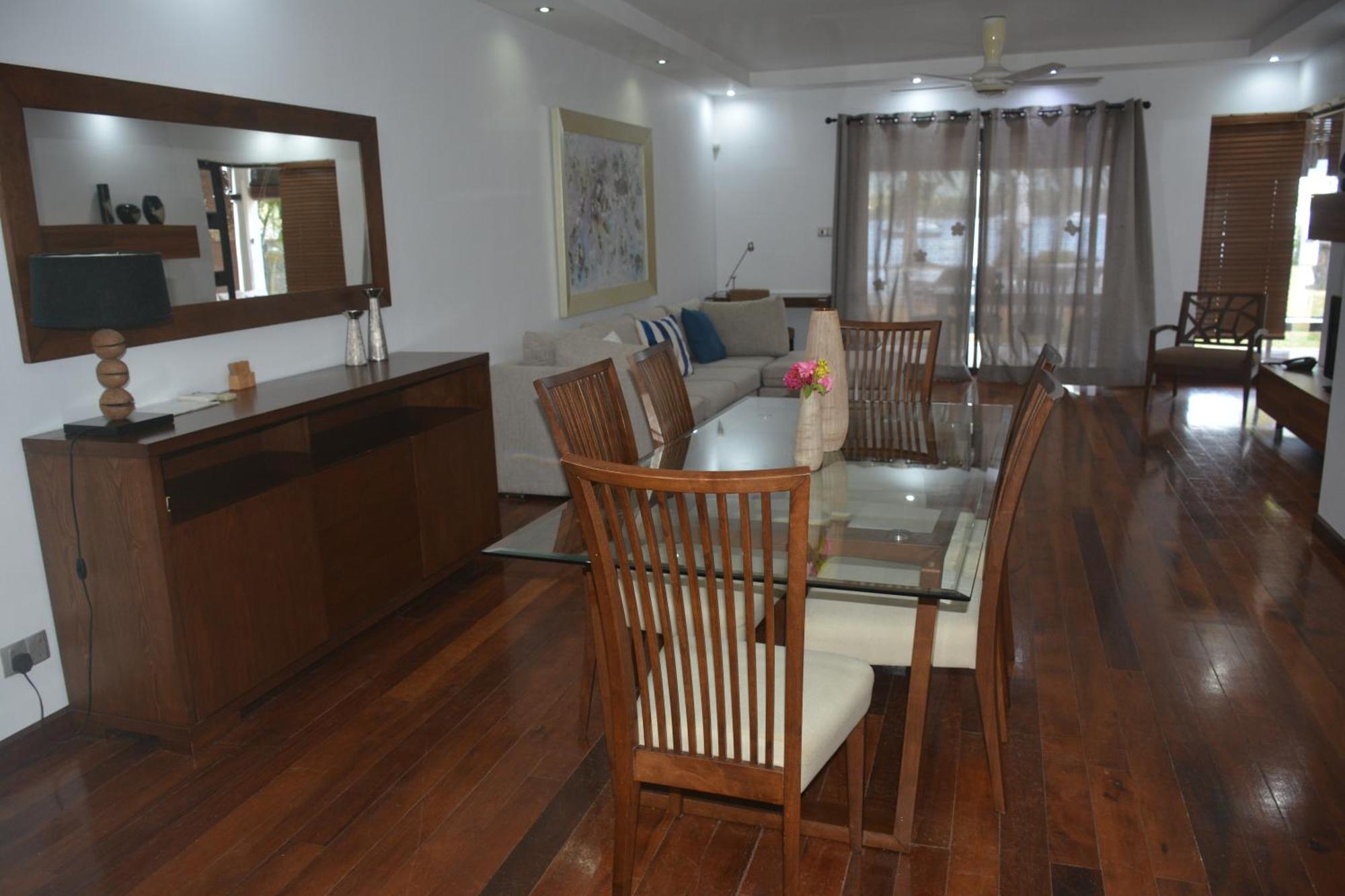 Olana Blue - Beachfront Apartment Rivière Noire Buitenkant foto