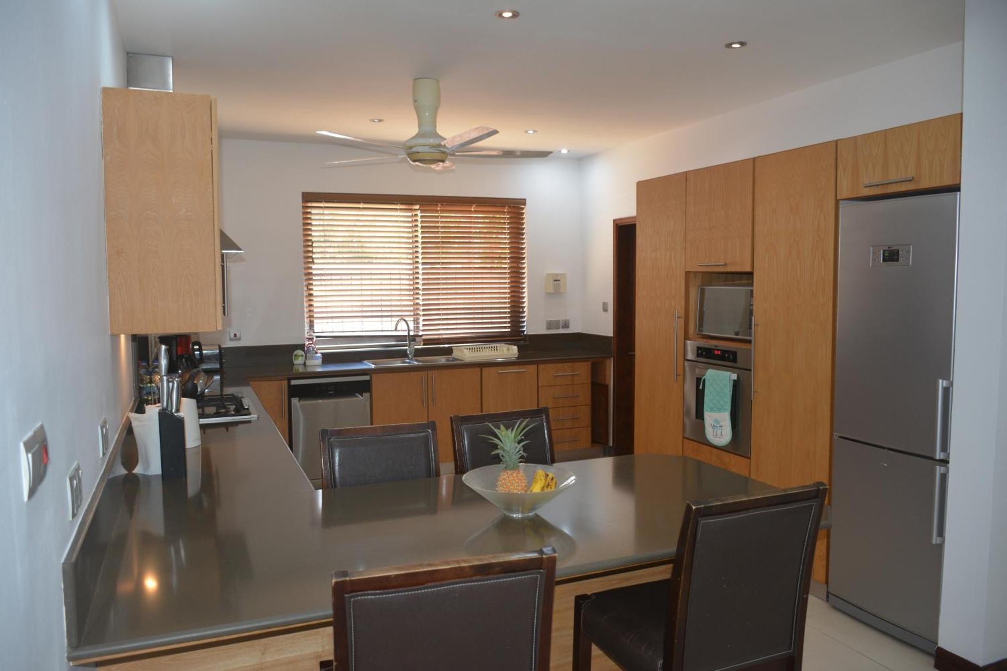 Olana Blue - Beachfront Apartment Rivière Noire Buitenkant foto